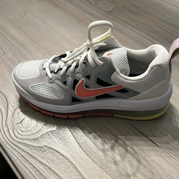Nike Women’s Air Max Genome Size - 8 - Picture 2 of 6